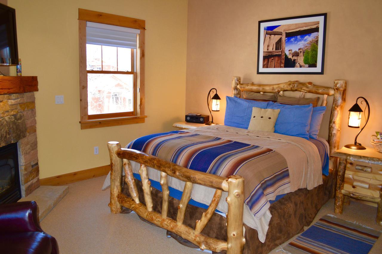 & 4* Niwot