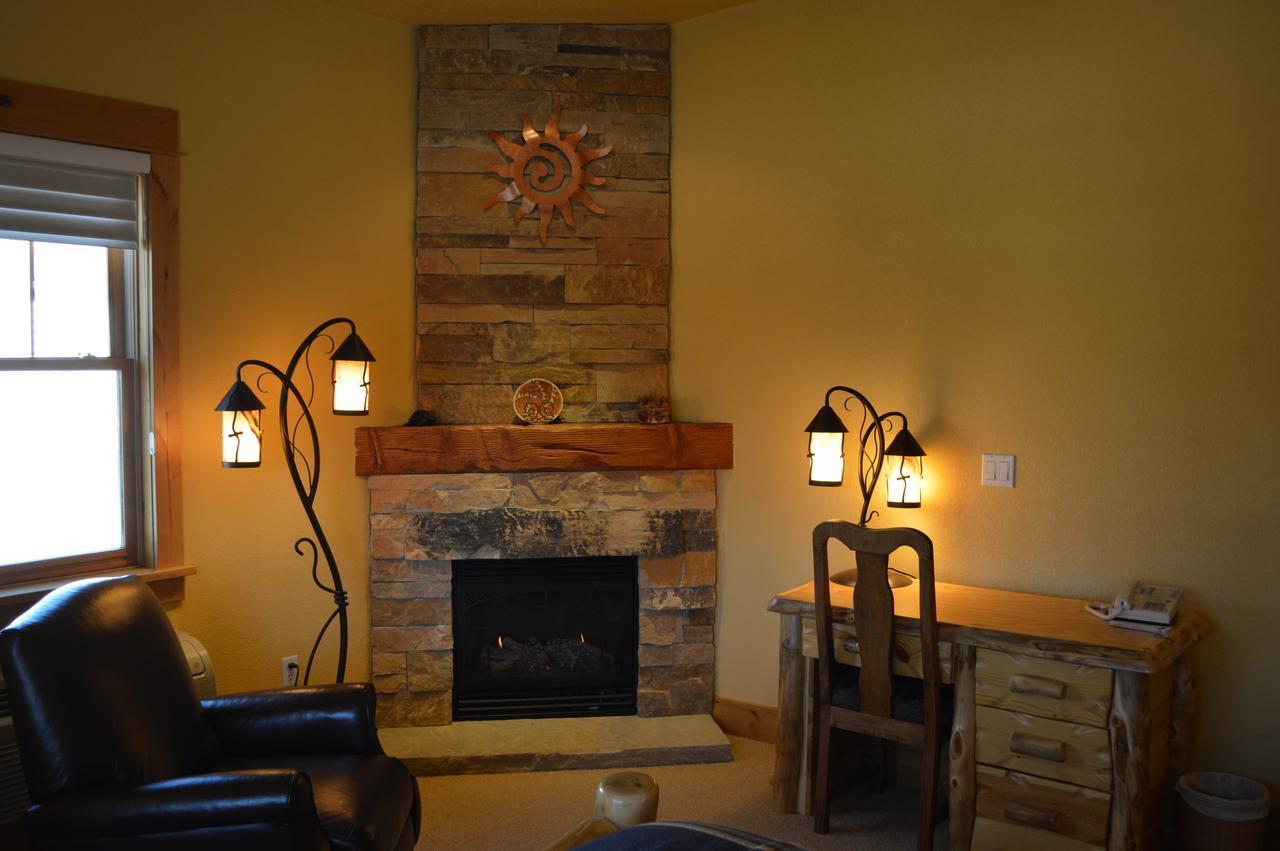 & 4* Niwot
