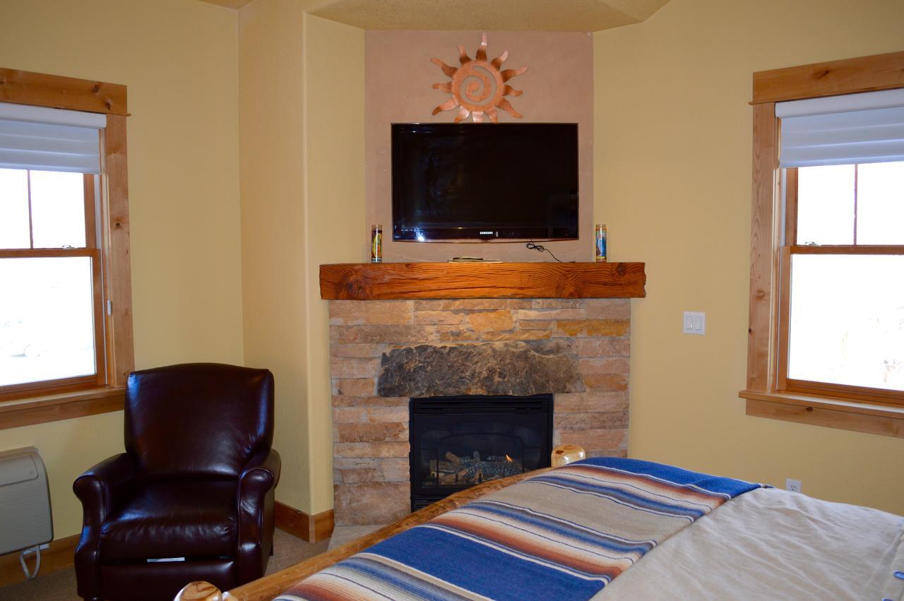 & 4* Niwot