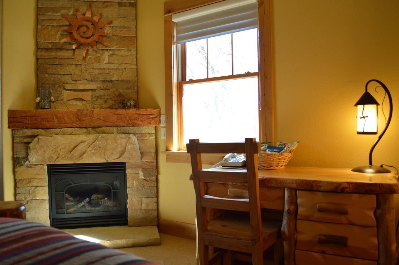 & 4* Niwot