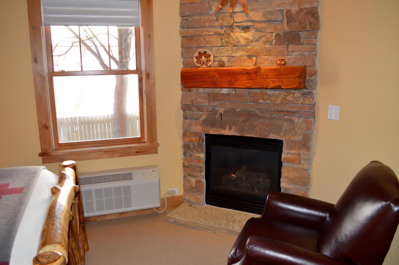 & 4* Niwot