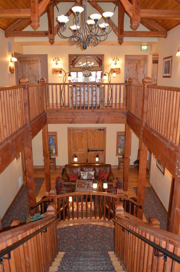 & 4* Niwot