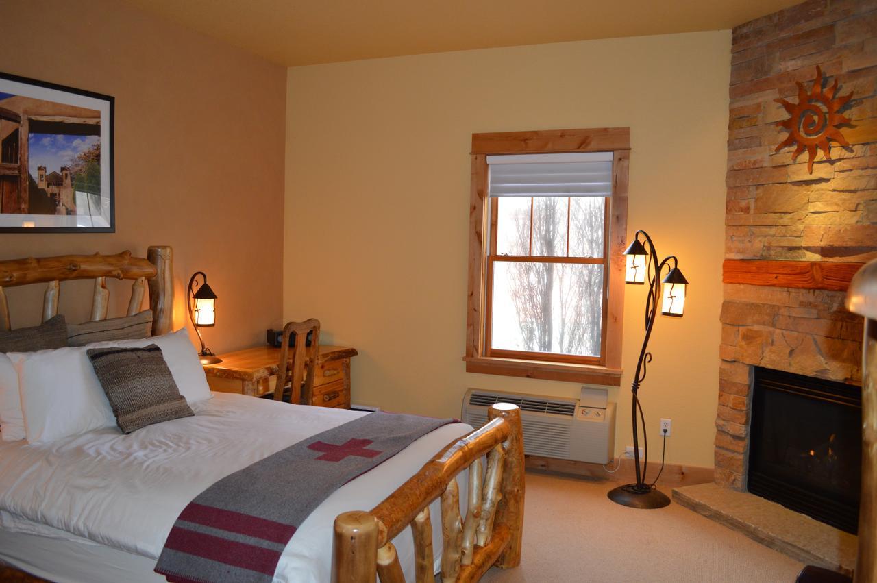 & 4* Niwot