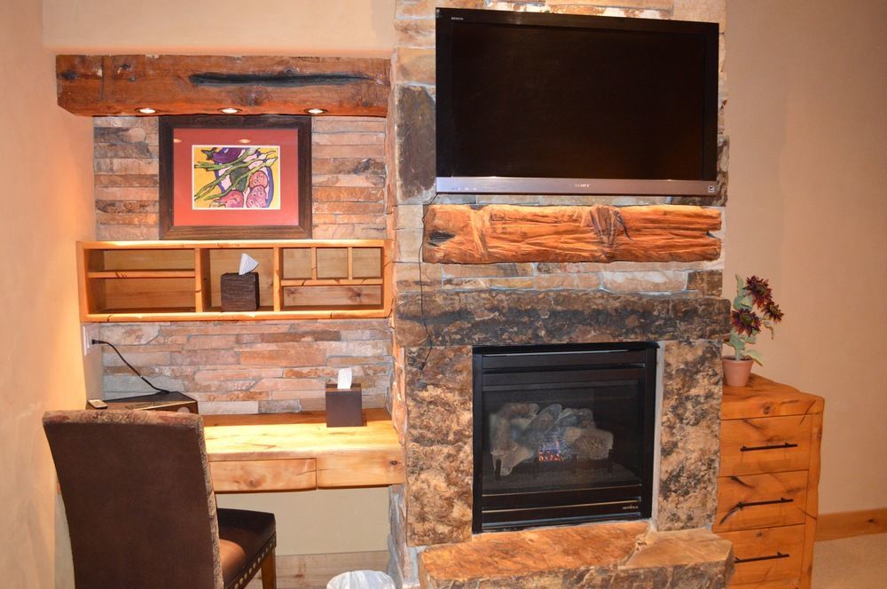 & 4* Niwot