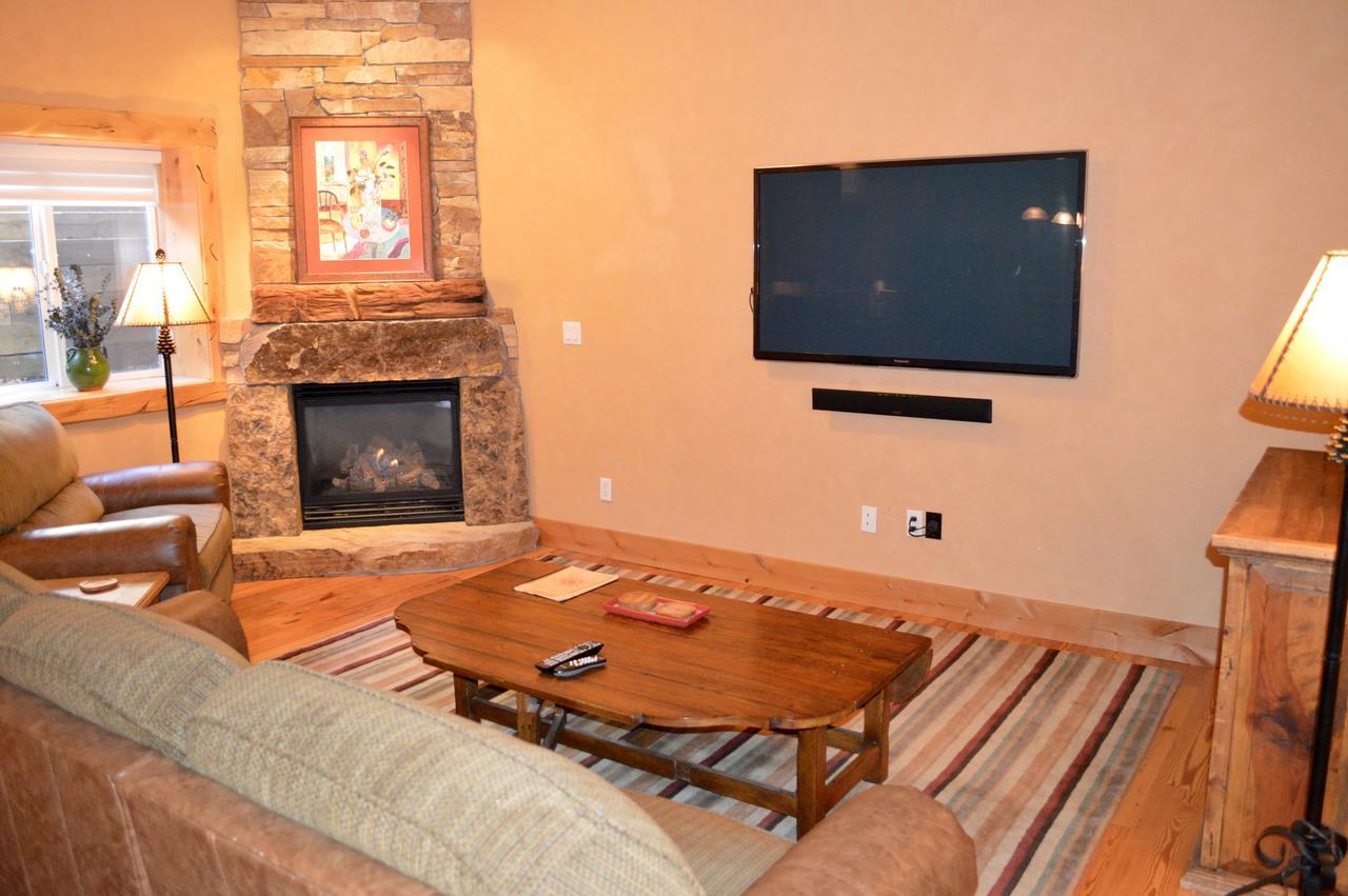 & 4* Niwot